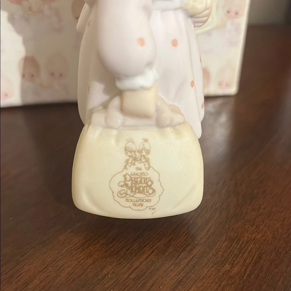Precious Moments Loving Caring Sharing Figurine - Picture 3 of 6